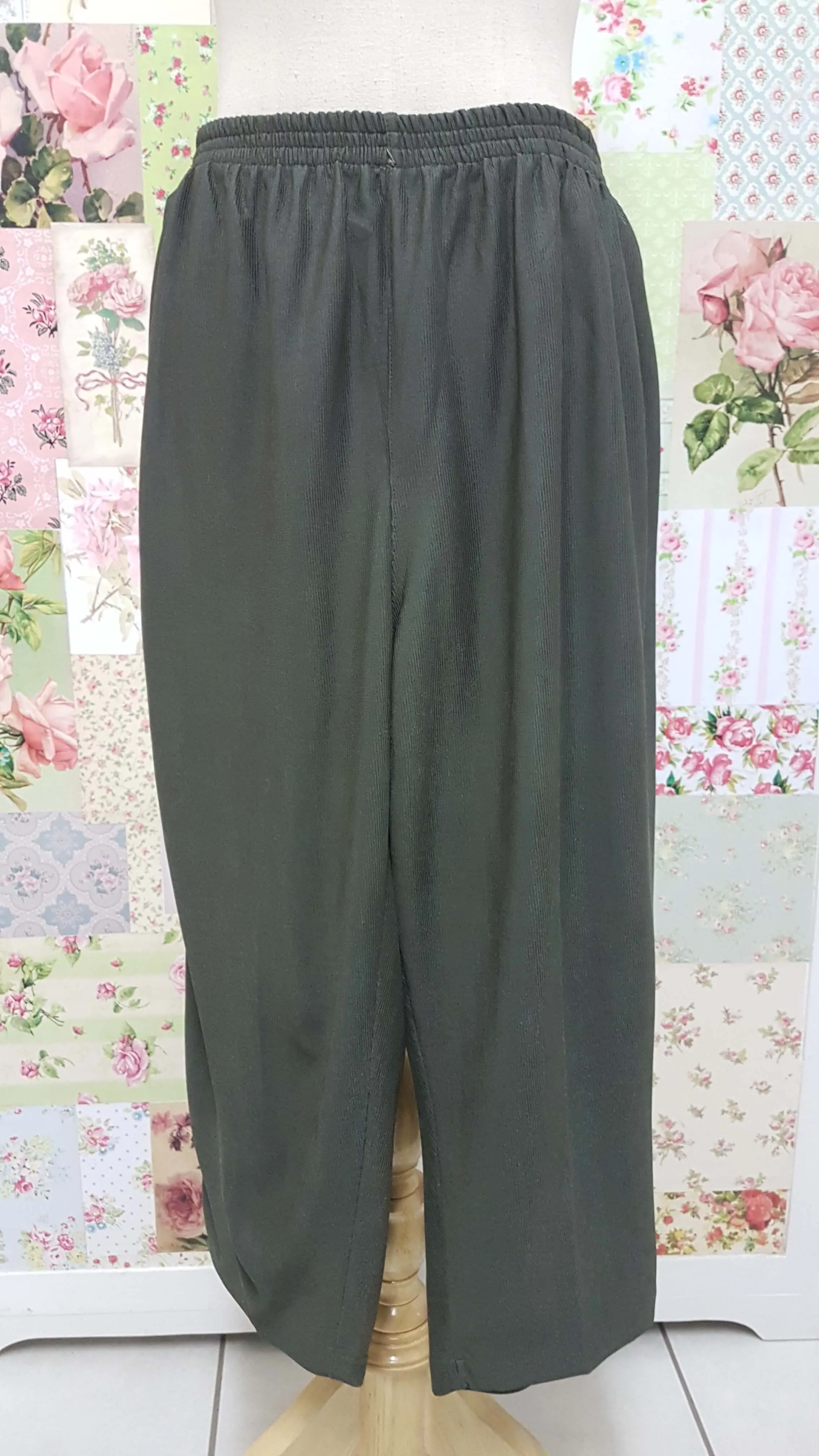 3/4 Avocado Green Pants BK0356