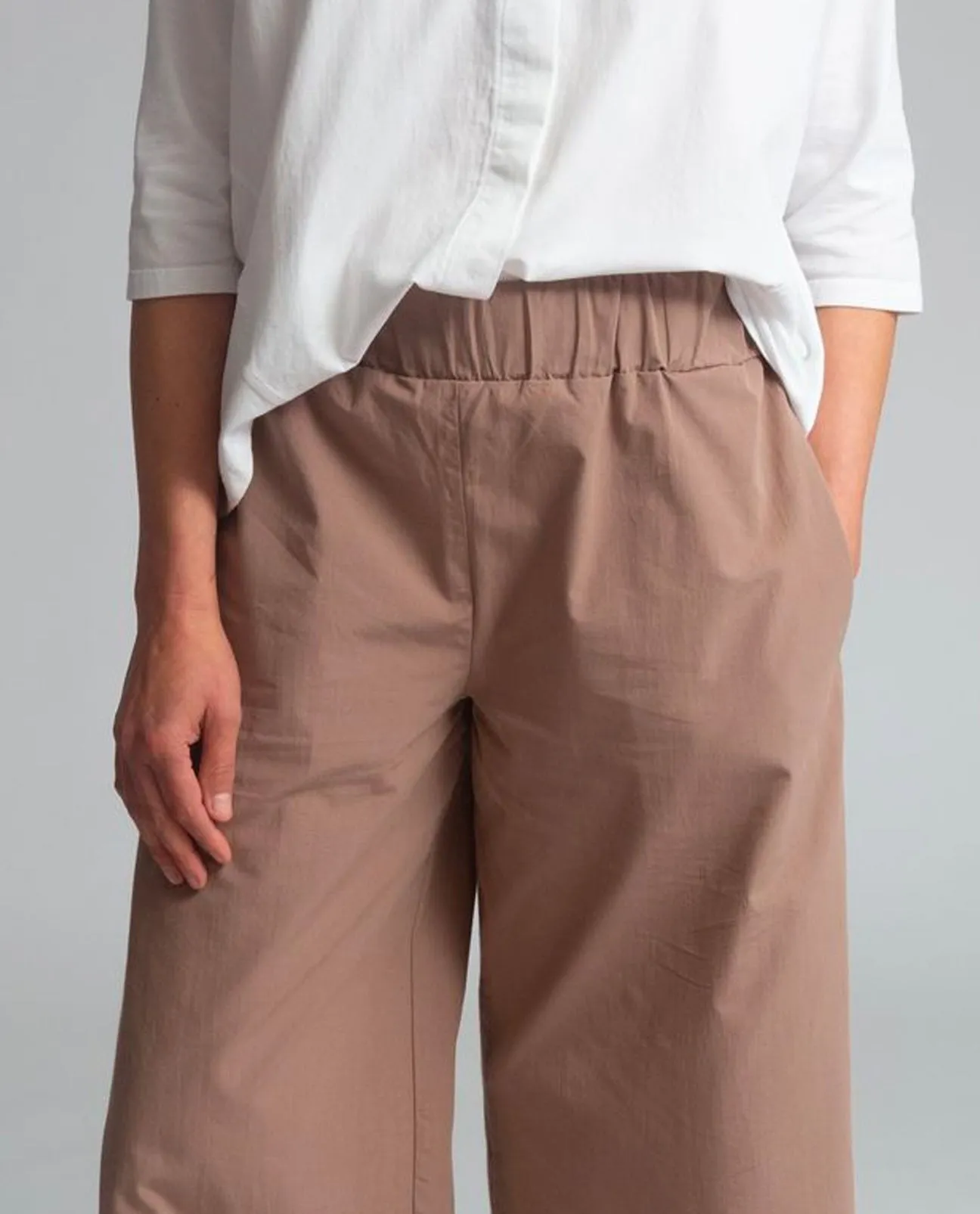 Adrienne Organic Cotton Trousers In Mocha