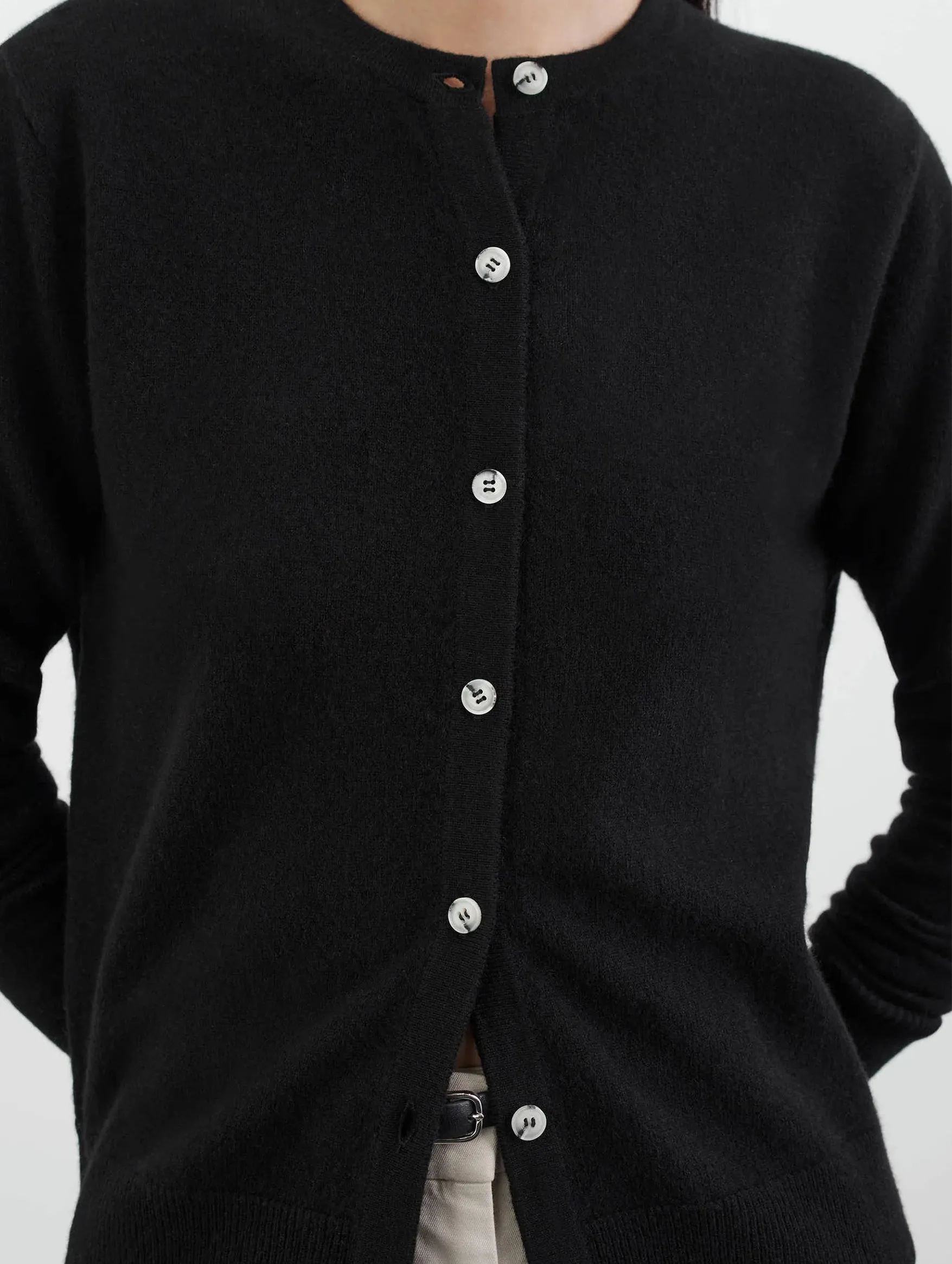 Classic Cashmere Cardigan in Black