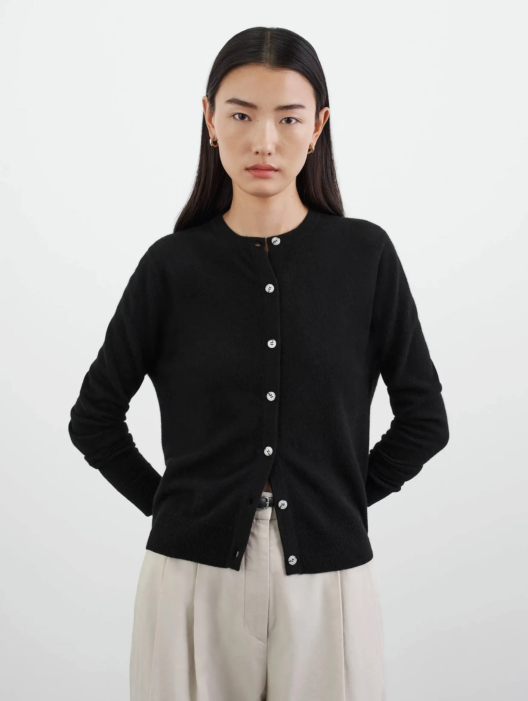 Classic Cashmere Cardigan in Black